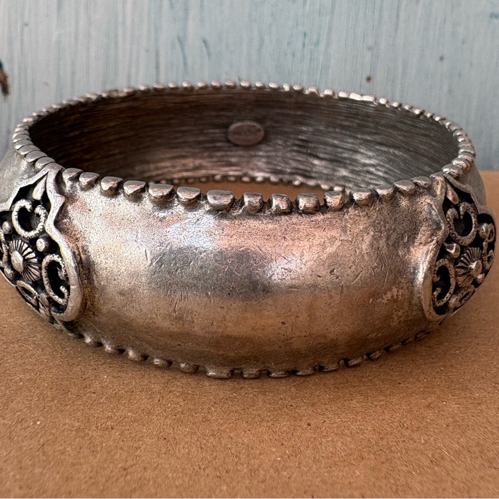 Pewter/Silver-Tone Bangle Bracelet with 4 Emblems on Sides & Raised Dots Edges - Picture 2 of 12
